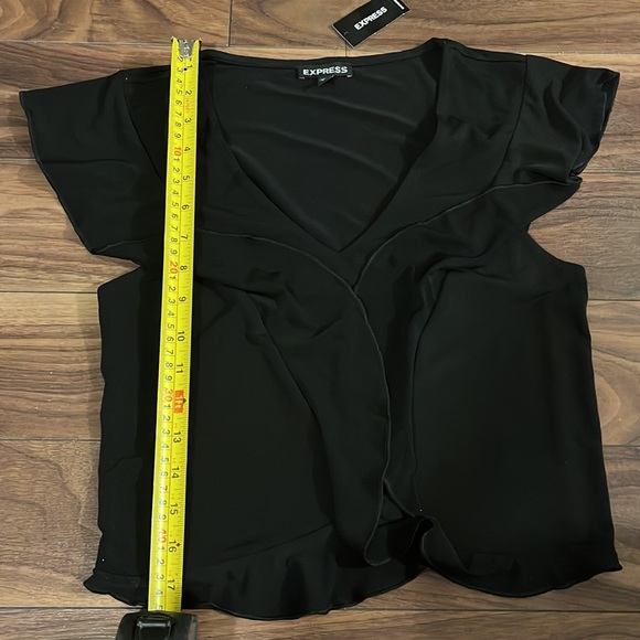 Brand new top from express in the size small - Picture 4 of 4